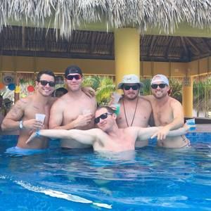 Meet your Posher, Dustin